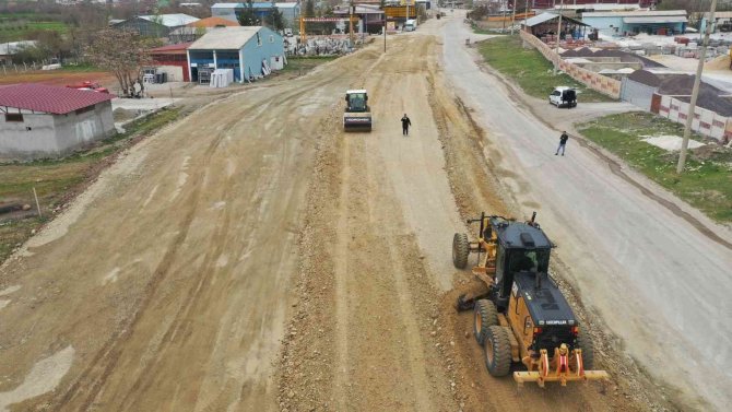 Elazığ Belediyesi Yol Yapım Çalışmalarını Sürdürüyor
