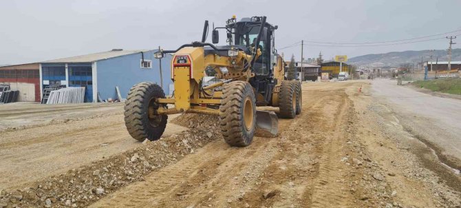 Elazığ Belediyesi Yol Yapım Çalışmalarını Sürdürüyor
