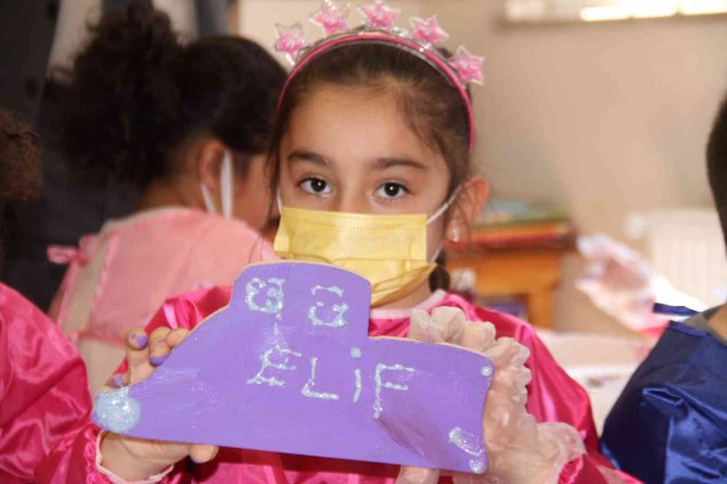 Elazığ’da Minik Öğrenciler Ahşap Boyama Etkinliğinde