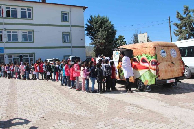 ‘Kantinbüs’ Kantini Bulunmayan Köy Okulları İçin Yollarda