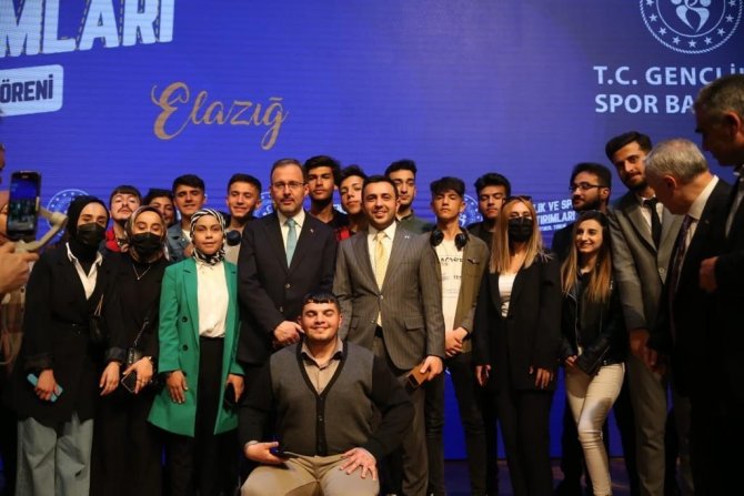 Kasapoğlu: “Kutlu Mücadelemizi Karalayanların Bu Ülkenin Gençleri İçin Çakılmış Bir Çivisi Yok”