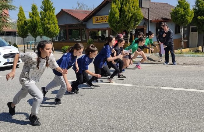 Gölcük’te Gençler 23 Nisan İçin Koştu