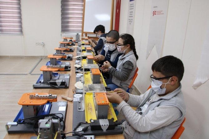 Gürsu Belediyesi, Steam Yaklaşımıyla Geleceğin Çocuklarını Keşfediyor