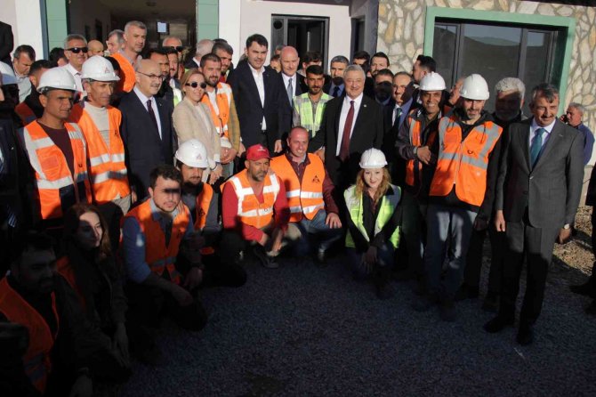 Bakan Kurum: “İ̇zmir’de 9 Milyar Liralık Yatırımı Vatandaşlarımıza Teslim Ettik”