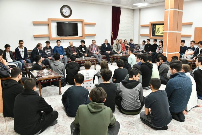 Vali Dağlı: “Öğrencilerimiz Kendilerini İyi Geliştirmeli”