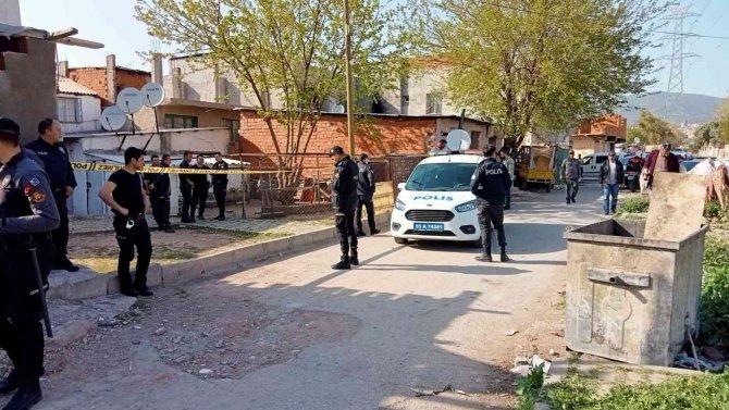 İ̇zmir’deki Pompalı Tüfekli Cinayette Yeni Gelişme: Oğul Tutuklandı, Baba İse Her Yerde Aranıyor