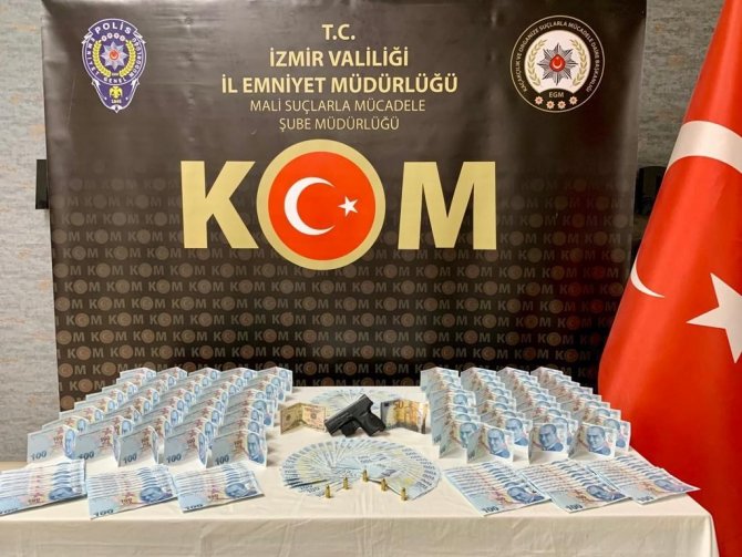 Sahte Parayla Telefon Almak İsterken Suçüstü Yakalandılar