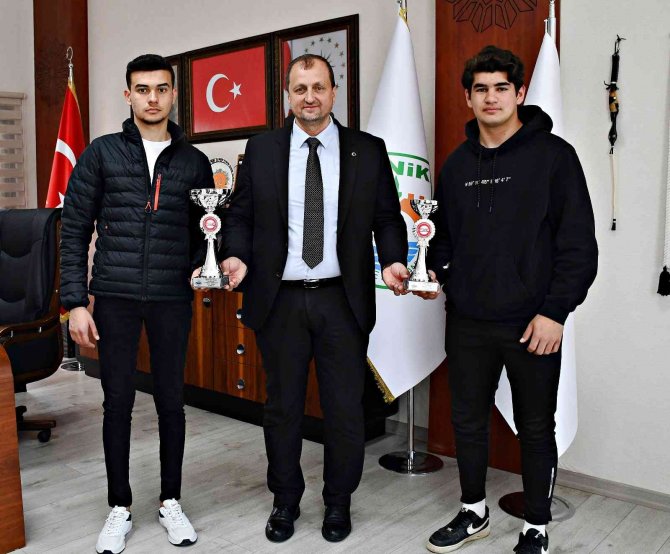 İ̇zmok Süper Enduro Şampiyonası’ndan Kupalarla Döndü