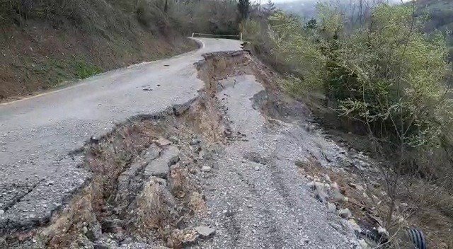 Köy Yolunun Çöktüğü Bölgede İkinci Heyelan