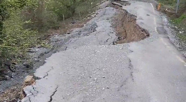 Köy Yolunun Çöktüğü Bölgede İkinci Heyelan