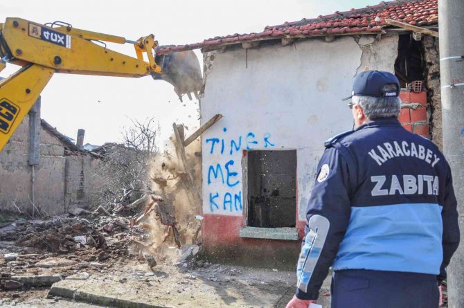 Karacabey’deki Metruk Binalar Bir Bir Ortadan Kaldırılıyor
