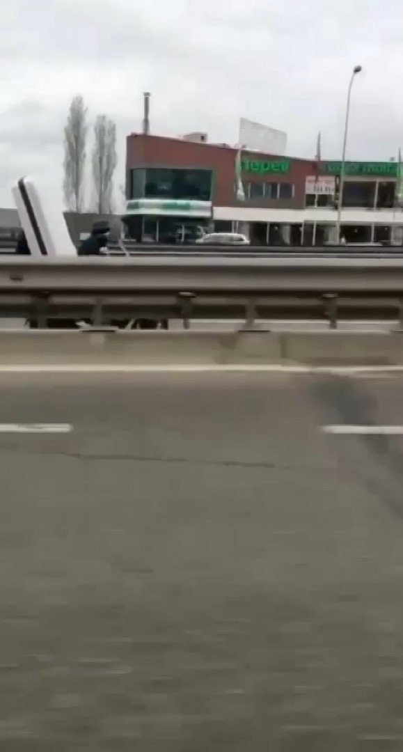 Kartal’da Motosiklet Sürücüsünün Yatakla Tehlikeli Yolculuğu Kamerada
