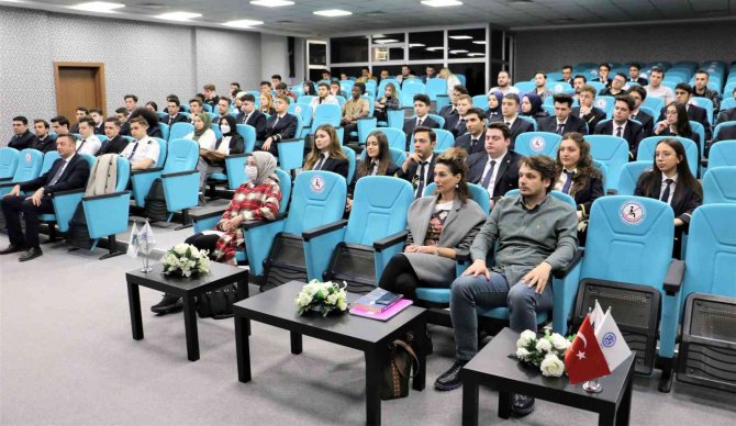 Kto Karatay’da "Sivil Havacılıkta Kariyer" Konulu Panel