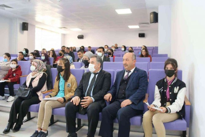 Kütahya’da Şiir Okuma Yarışması