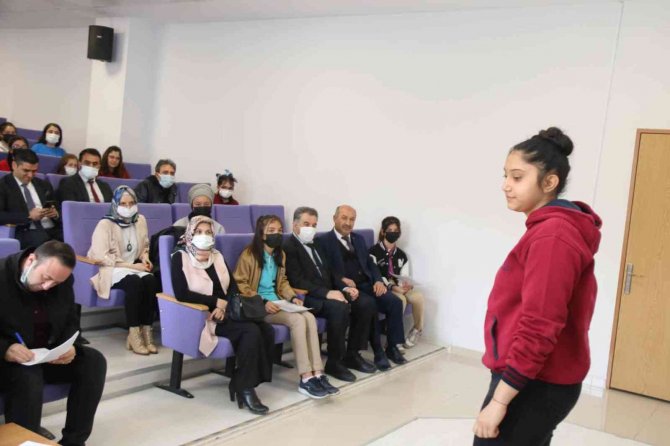 Kütahya’da Şiir Okuma Yarışması