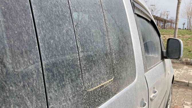 Bitlis’te Gökten Adeta Çamur Yağdı