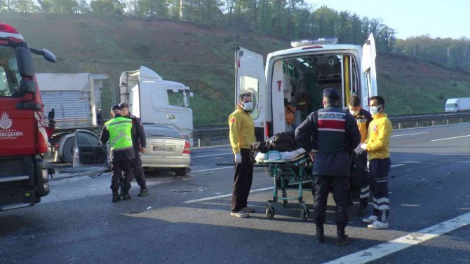 Çekmeköy’de Otomobil Kamyona Hızla Çarptı: 1 Ölü, 1 Yaralı