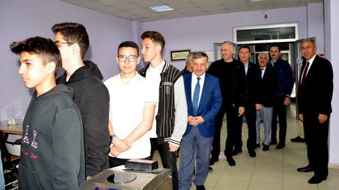 Protokol Yatılı Öğrencilerle İftar Açtı