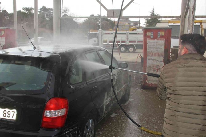 Erzincan’a Çamur Yağdı, Oto Yıkamacılarda Kuyruk Oluştu