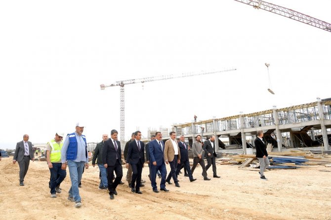 Dünya Kayısı Ticaret Merkezi İnşaatı Yükseliyor