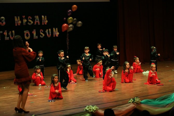 Miniklerin 23 Nisan Gösterisi İlgiyle İzlendi