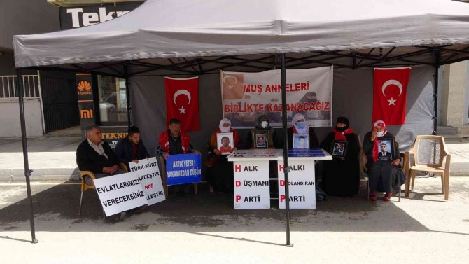 Evlat Nöbetindeki Anne: "Hdp’nin Kapatılmasını İstiyoruz”