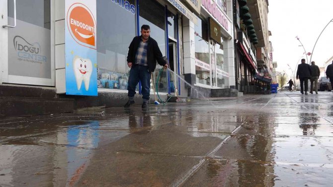 Muş’ta Çamur Yağdı