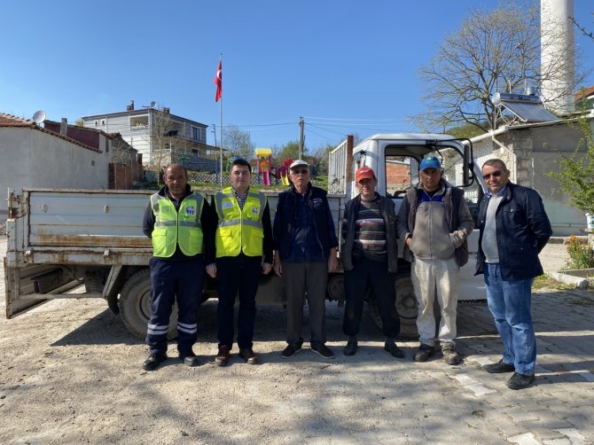 Mustafakemalpaşa Belediyesi Çiftçilere Bamya Tohumu Dağıttı