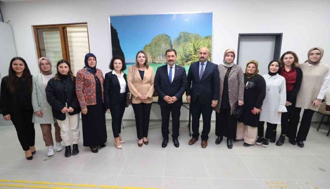 Vali Masatlı Ve Eşi, Kyk Yurdunda Kız Öğrencilerle İftar Yaptı