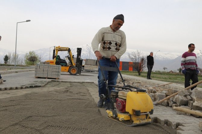 Parke Yol Bakım Onarım Çalışmaları Devam Ediyor