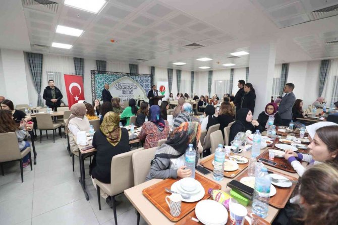 Vali Masatlı Ve Eşi, Kyk Yurdunda Kız Öğrencilerle İftar Yaptı