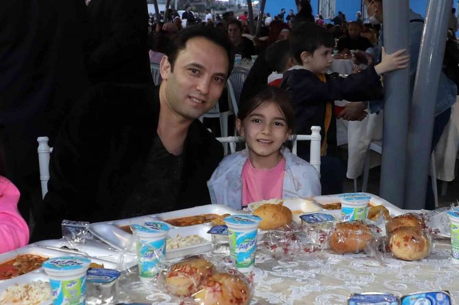 2 Bin Kişi Ata’da İftar Yaptı
