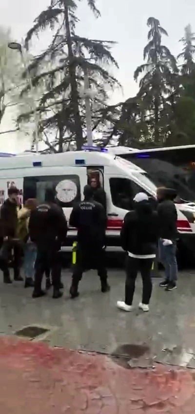 Gençler Arasındaki ‘Yan Bakma’ Kavgasında Kan Aktı