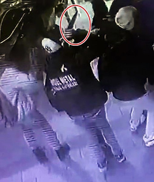 Gençler Arasındaki ‘Yan Bakma’ Kavgasında Kan Aktı