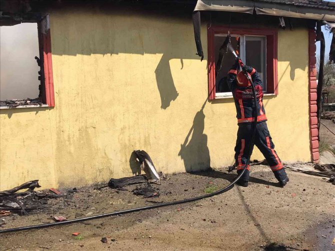 Cami Lojmanında Çıkan Yangın İtfaiye Ekiplerince Söndürüldü