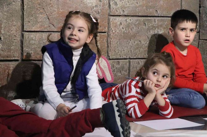 Minikler Resim Yaparak Ve Uçutrma Uçurarak Doyasıya Eğlendi