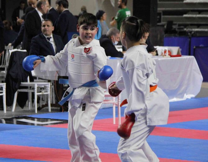 Karate Türkiye Şampiyonası’nın Açılış Seremonisi Yapıldı
