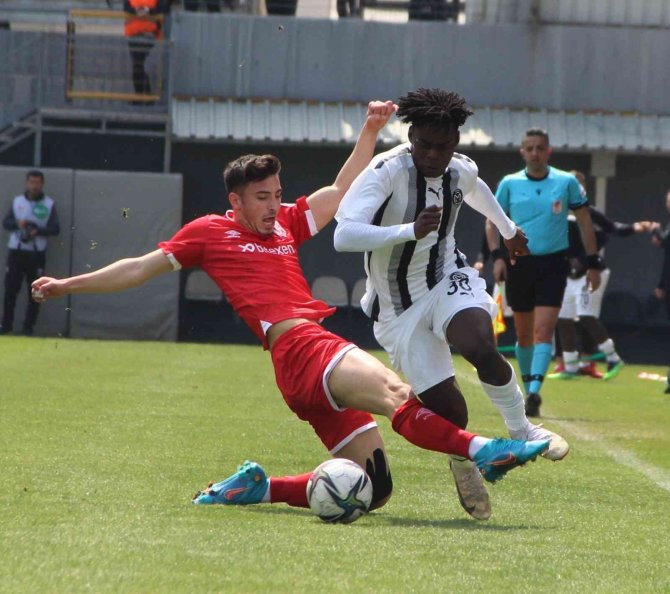 Spor Toto 1. Lig: Manisa Fk: 3 - Balıkesirspor: 0