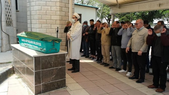 Tatil Yolunda Rahatsızlanarak Hayatını Kaybeden Minik Ece Toprağa Verildi