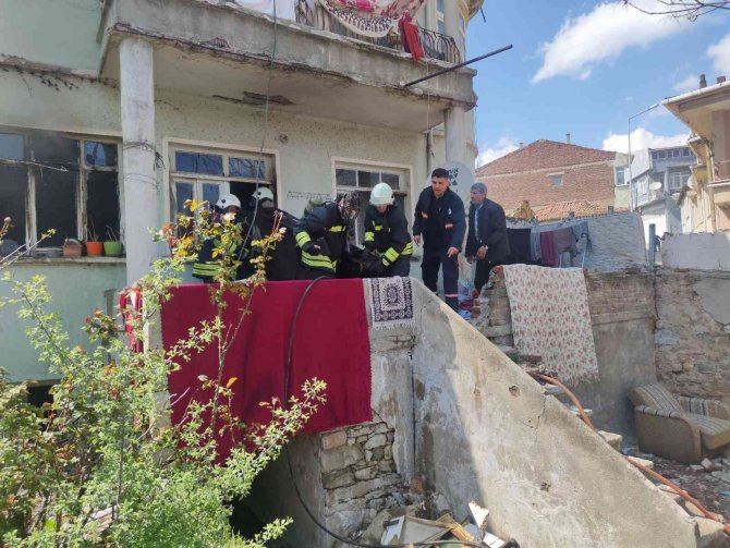 Tekirdağ’da İki Katlı Evde Yangın Çıktı