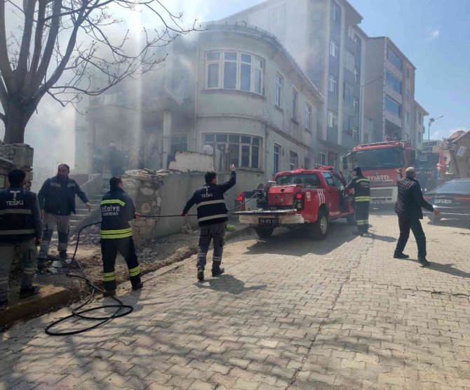 Tekirdağ’da İki Katlı Evde Yangın Çıktı
