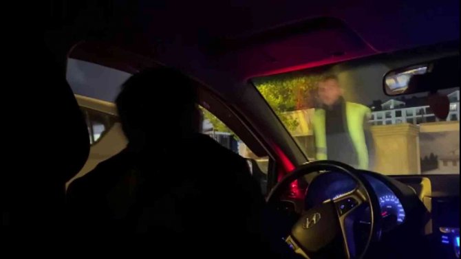 Tuzla’da Polis Ekiplerinden Otopark Parası İsteyen Değnekçiye Suçüstü