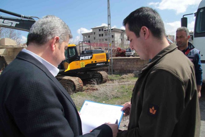 Bünyan’da Metruk Binalar Yıkılıyor