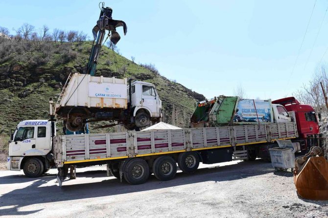 Çatak Belediyesi Hurda Araçlarını Mke’ye Devretti