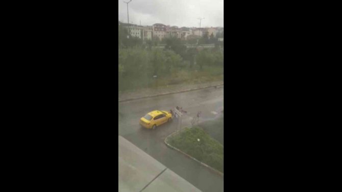 Ataşehir’de Taksici Dehşeti: Ücrete İtiraz Eden Kadın Turisti Darbedip Yere Fırlattı