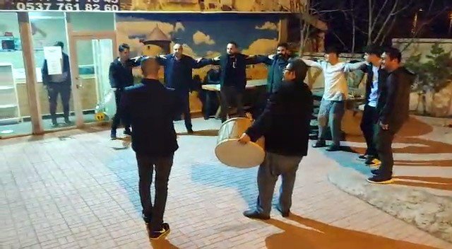 Yozgat’ta Davul Ve Zurna Eşliğinde Sahur Halayı