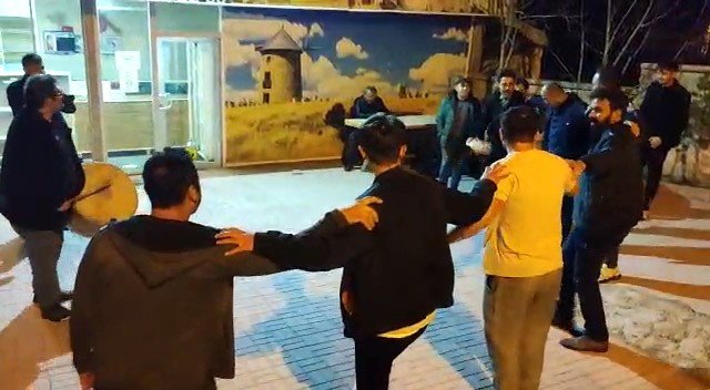 Yozgat’ta Davul Ve Zurna Eşliğinde Sahur Halayı