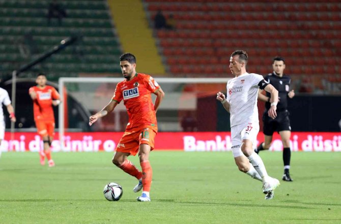 Ziraat Türkiye Kupası: A. Alanyaspor: 1 - Dg Sivasspor: 1 (İ̇lk Yarı)