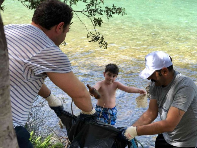 Bodrum’da Sahil Ve Yol Kenarları Atıktan Temizlendi