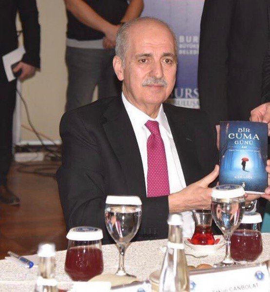 21 Yılda Yazılan ’Bir Cuma Günü-ahi’ Numan Kurtulmuş’a Hediye Edildi